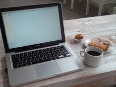 Online-Frühstück Frühstück am Computer